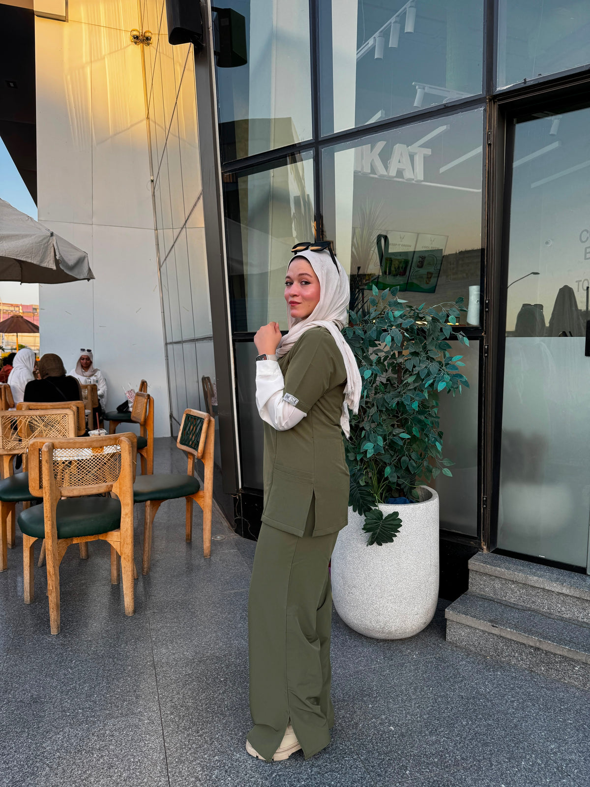 Feminie In Olive
