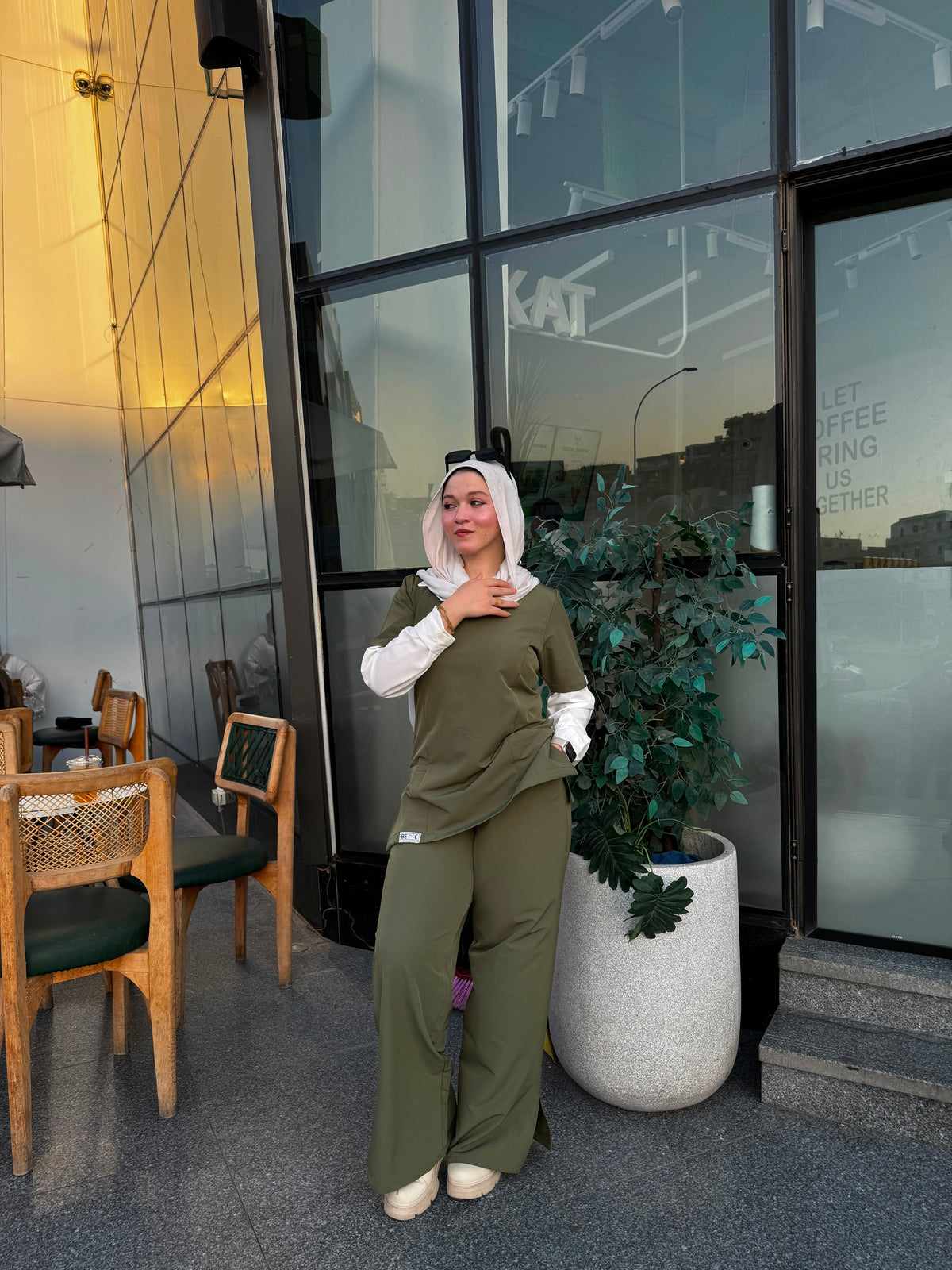 Feminie In Olive