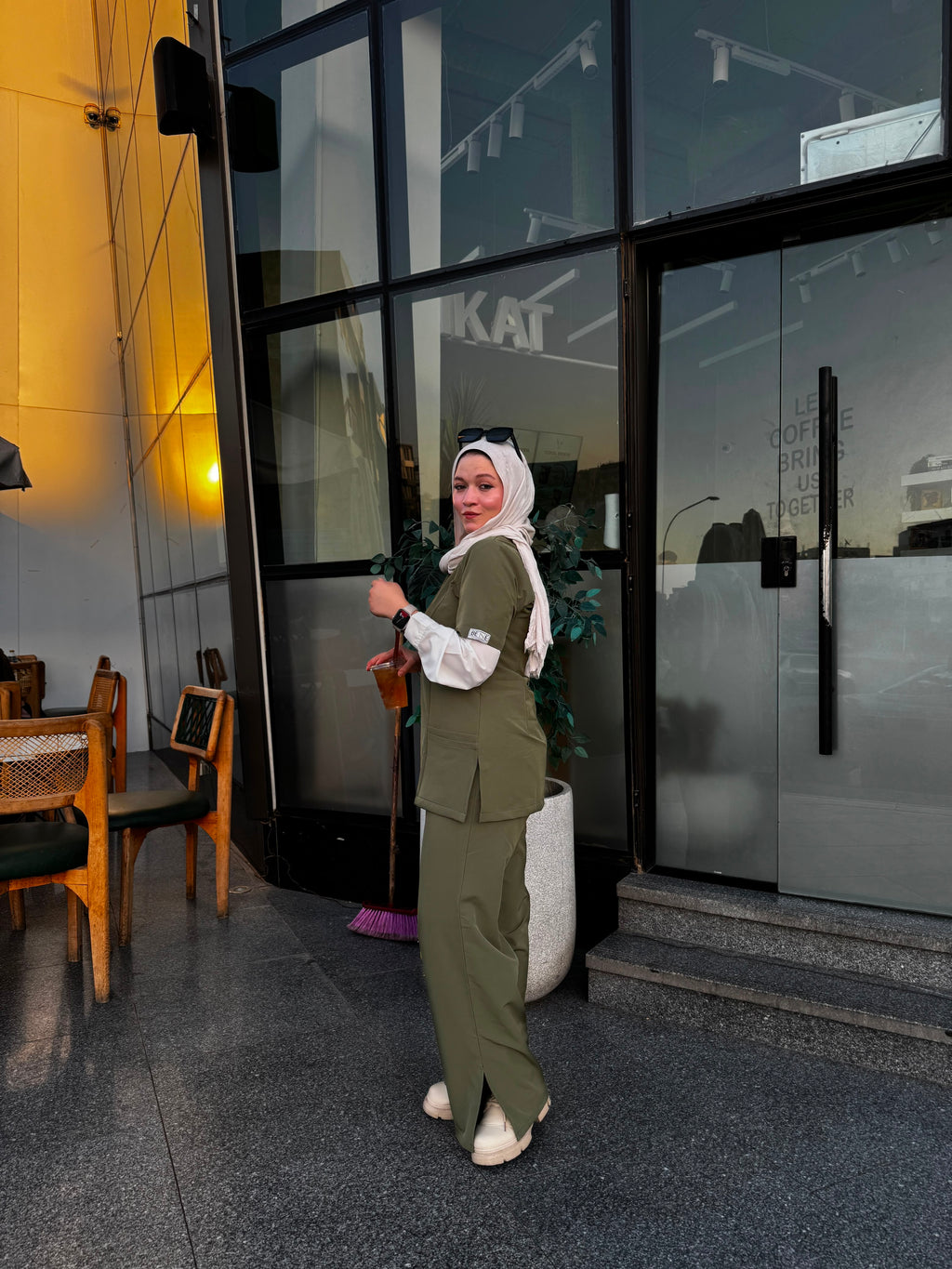 Feminie In Olive
