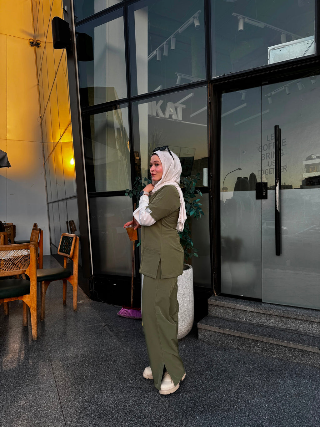Feminie In Olive